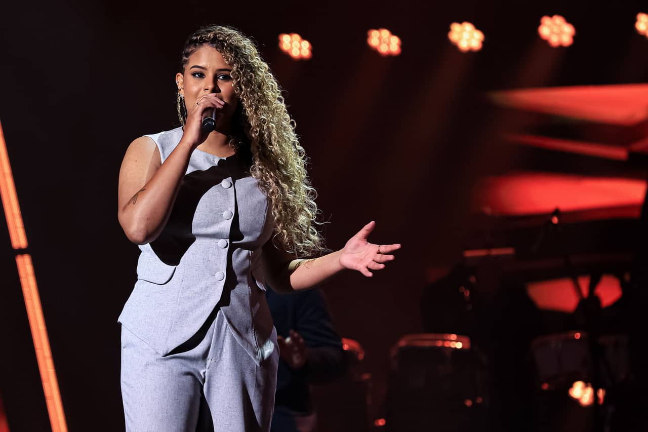 Adna Santana canta “Você Mudou”, mas não segue para a semifinal