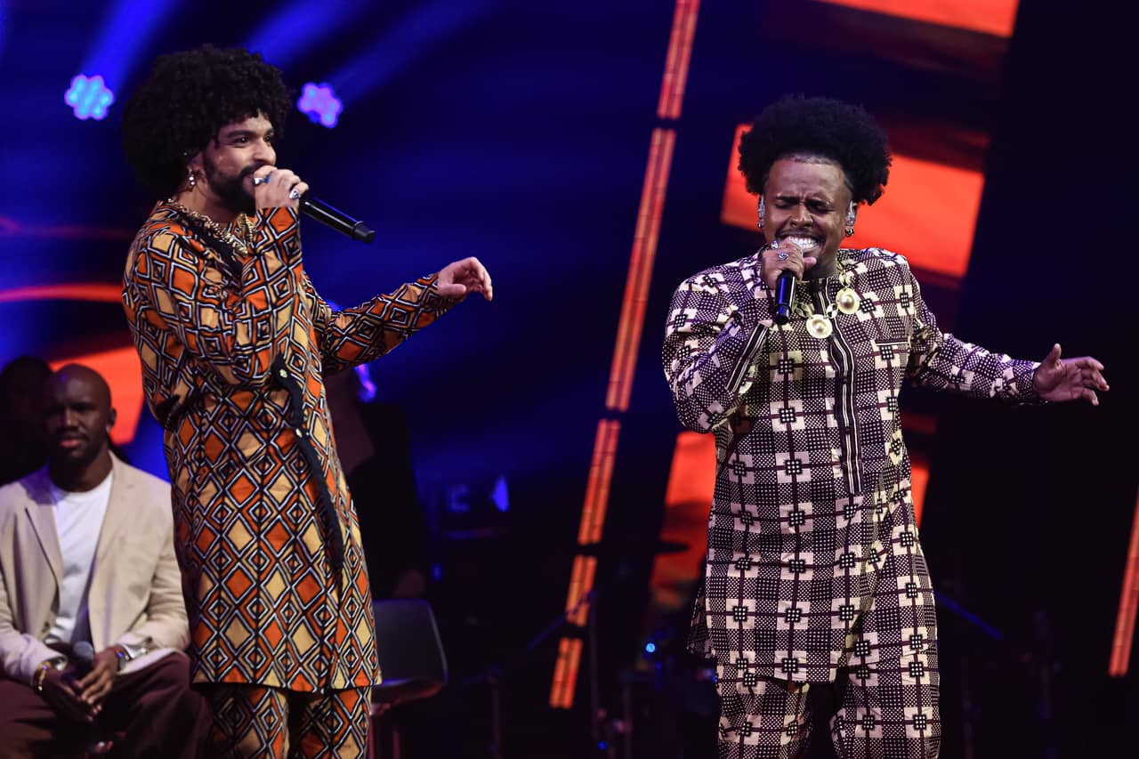 Artu e Leke se apresentam com “Deixa Tudo Como Tá”, mas não seguem para a semifinal