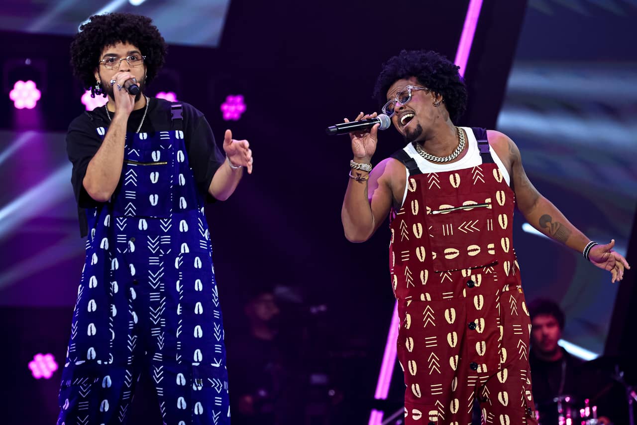 Artu e Leke surpreendem ao cantarem "Hackearam-me"