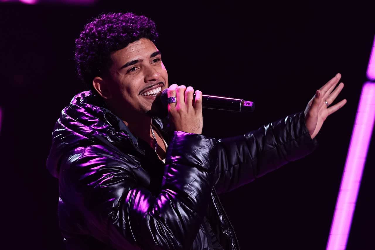 Enry Sanches apresenta música autoral e conquista todos os técnicos