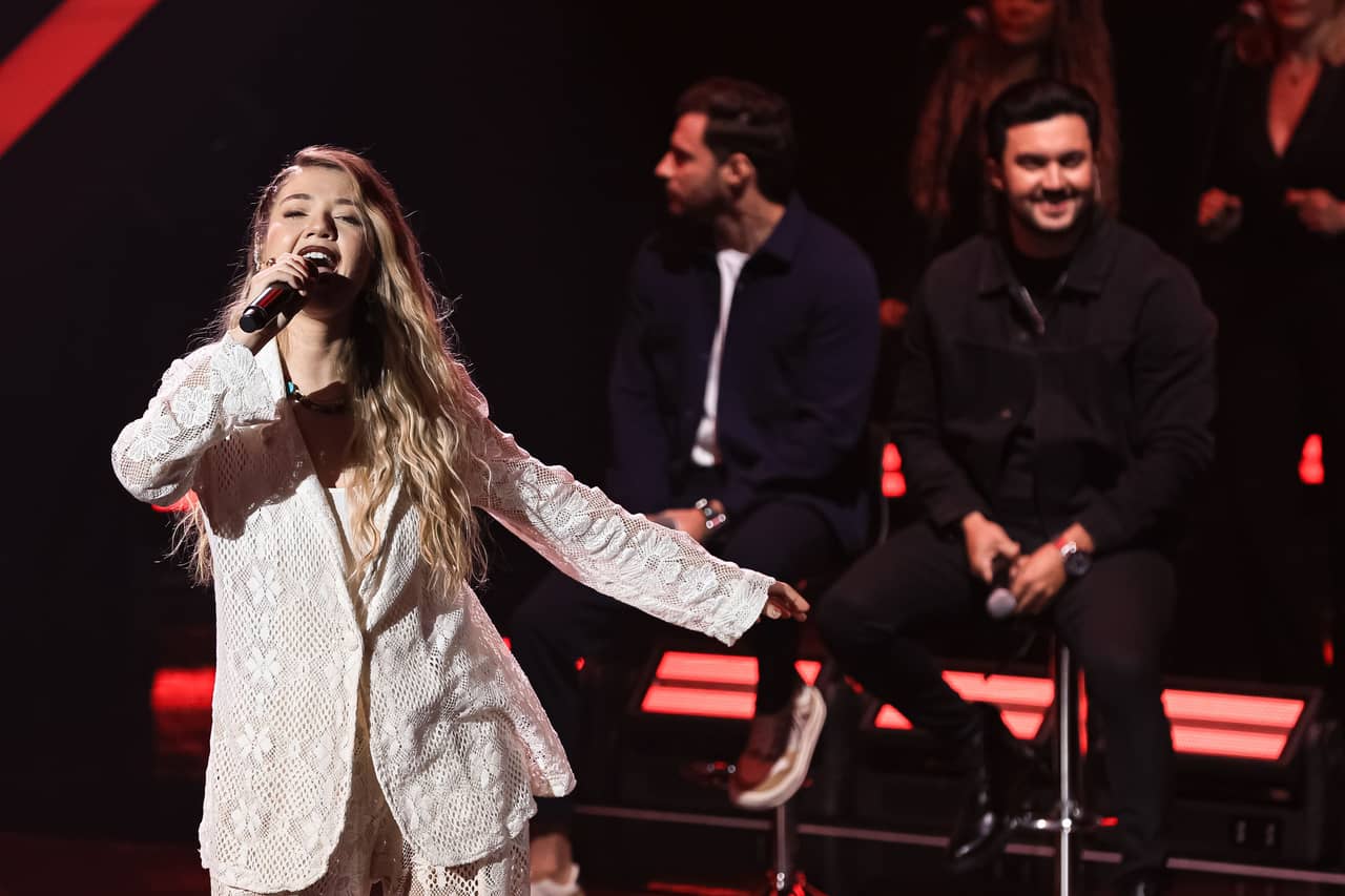 Juli se despede após interpretar “Pagu”