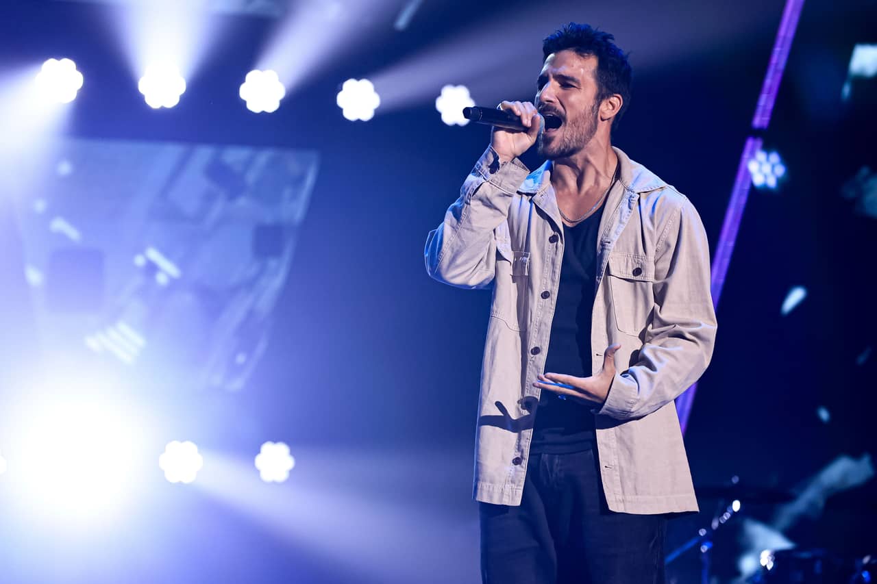 Rodrigo Lorio canta Charlie Brown Jr., mas não avança