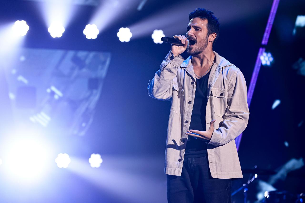 Rodrigo Lorio canta Charlie Brown Jr., mas não avança