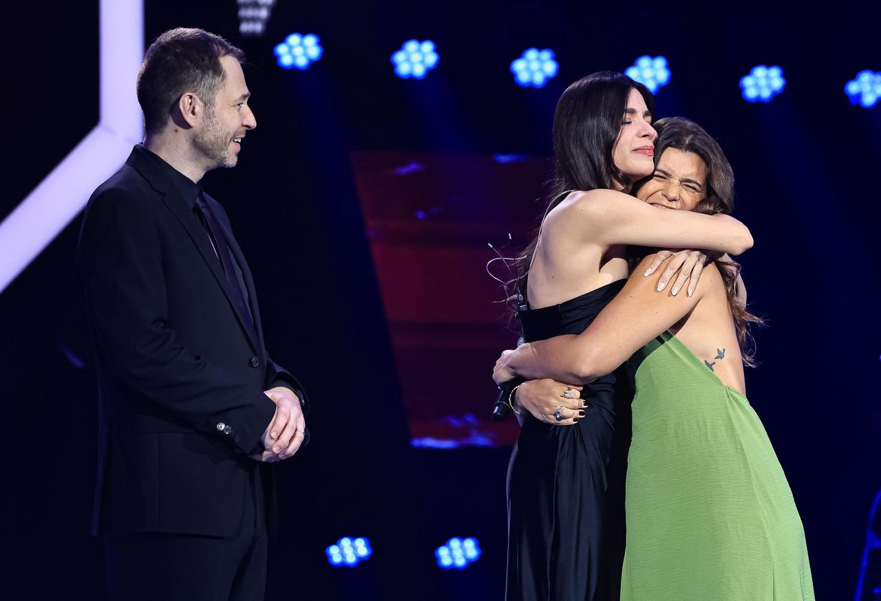 Com "Abracadabra", de Lady Gaga, KAMATOS e Lara Vieira fazem palco do The Voice Brasil vibrar Com "Abracadabra", de Lady Gaga, KAMATOS e Lara Vieira fazem palco do The Voice Brasil vibrar