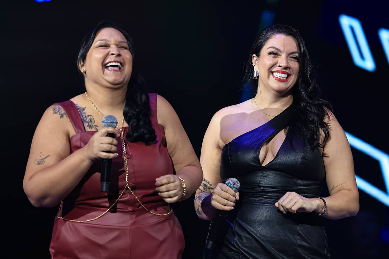 Dupla sertaneja canta "Dancing Queen" e cativa técnicos Dupla sertaneja canta "Dancing Queen" e cativa técnicos