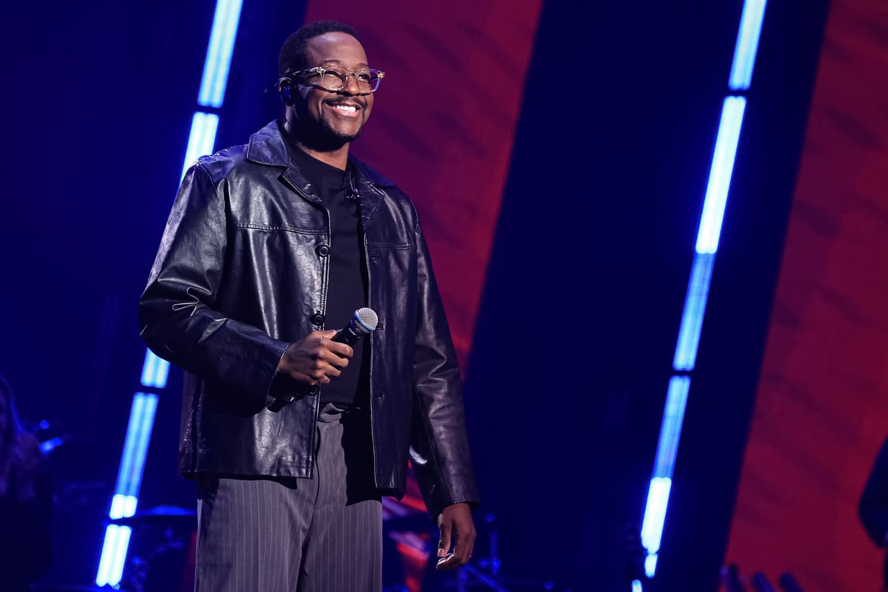 Mumuzinho canta "Te Assumi pro Brasil", sucesso da dupla Matheus & Kauan no palco do The Voice Brasil Mumuzinho canta "Te Assumi pro Brasil", sucesso da dupla Matheus & Kauan no palco do The Voice Brasil